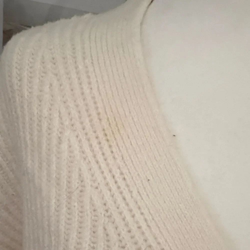 Abercrombie Cream V-Neck Button Front Ribbed Sweater - Picture 4 of 5